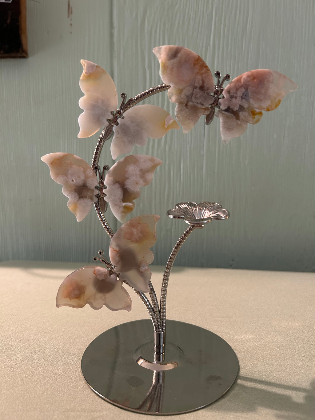 Flower agate butterfly sphere holder